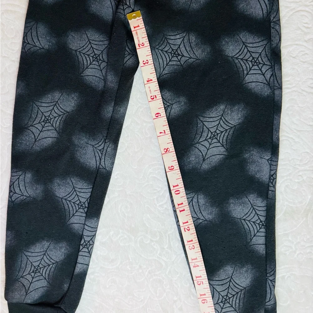 Too Cute To Spook Disney 5T Sweatsuit - Picture 15 of 15